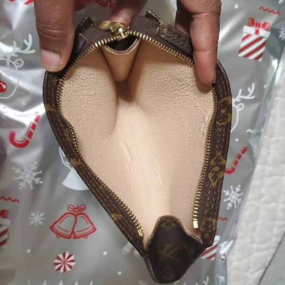 Louis Vuitton Monogram Pouch And Box - Picture 6 of 7